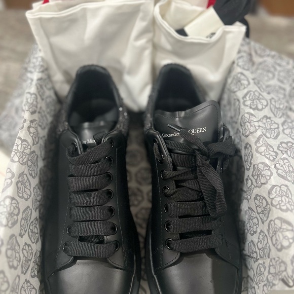 Alexander McQueen Black and White Accessories - Picture 2 of 10